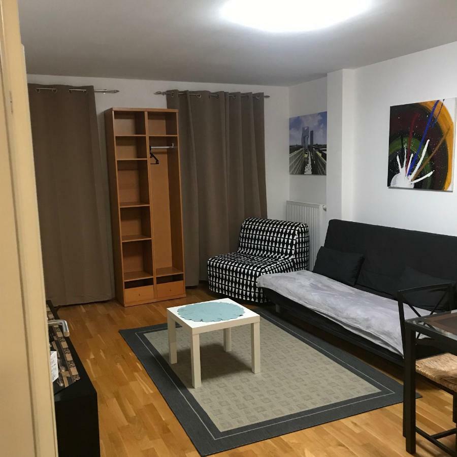 Lg Lovely Apartment Stockerau Exterior photo